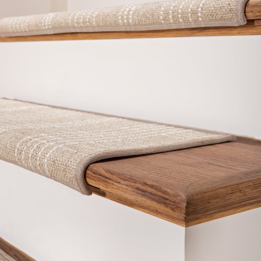 Contour tread wrapping a rounded stair edge